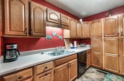 Sevierville Cabin | FreeDollywood Tix/Secluded/Ping Pong/Spacious