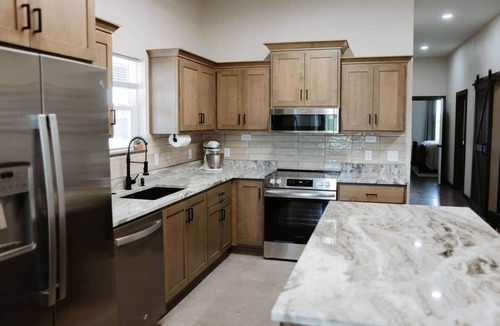 Rogersville House | Freedom Quartersnn~Farm Setting~