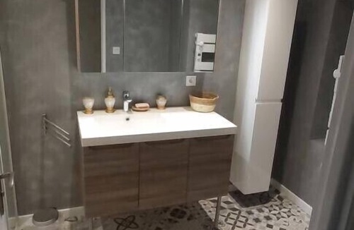 Saint-Jean-de-la-Blaquiere Apartment | Freedom-scented apartment
