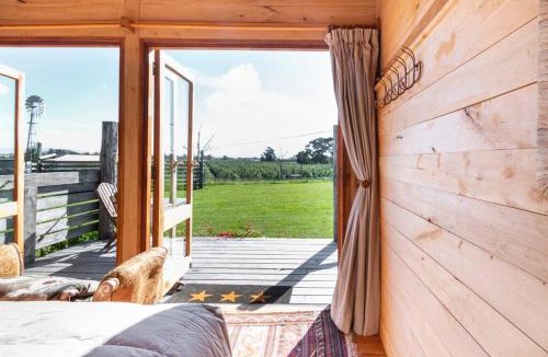 Haumoana House | FreeFall Hut