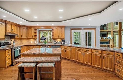 Calgary House | Freele Escape | Hot Tub | Nature Lovers Dream! |