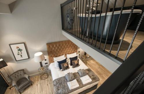 Fence Bed & Breakfast | Freemasons at Wiswell