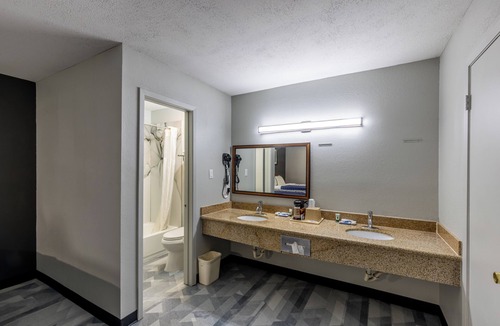 Freer Hotel | Freer Executive Inn and Studios