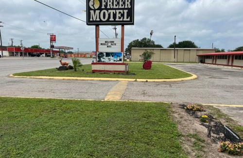 Freer Hotel | Freer Motel