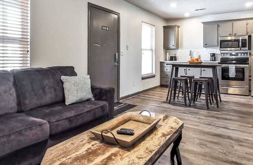 La Cygne Cabin | Freestanding 1 Bedroom Cabin