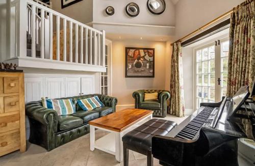 Ashby Saint Ledgers House | Freestone House