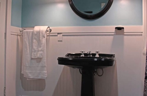 Fremont Apartment | Fremont vintage 2bed apt-pets private back yard