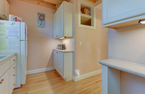 Hot Springs Cottage | French Broad River Access: Whimsical Gem w/Deck
