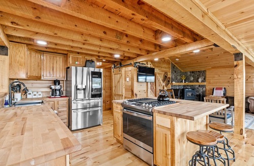 Clayton Cabin | French Creek Retreat. Dock, Deck & Game Bunkhouse. Sleeps 10