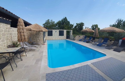 Montfermier House | French furnished small house, in the middle of a nature reserve, with a lake