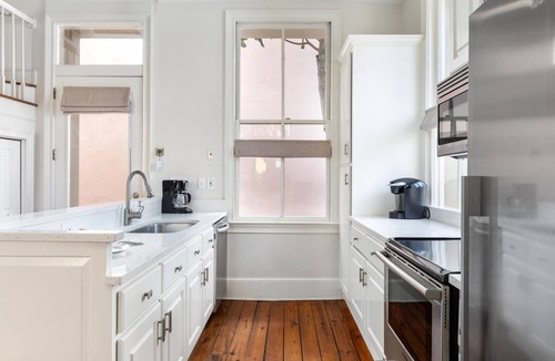 Charleston Historic District House | French Quarter Escape – Walk to City Market, Rainbow Row & More