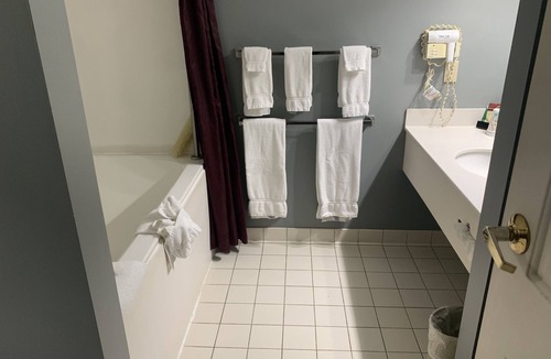 Maysville Hotel | French Quarter Inn