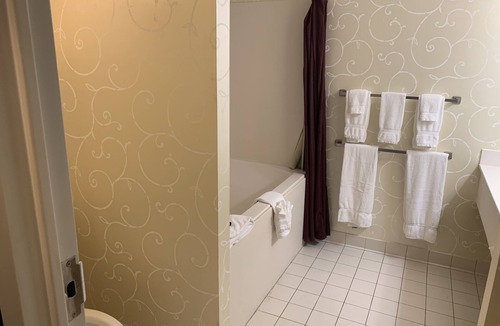 Maysville Hotel | French Quarter Inn