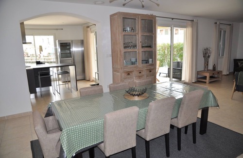 Aigues-Mortes Villa | French villa overlooking Marina in a beautiful setting with private pool