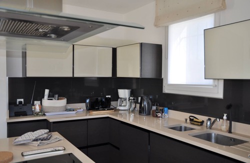 Aigues-Mortes Villa | French villa overlooking Marina in a beautiful setting with private pool