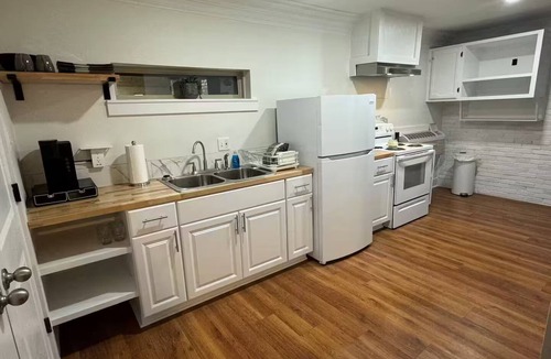 Baker Apartment | Frenchie’s Retreat