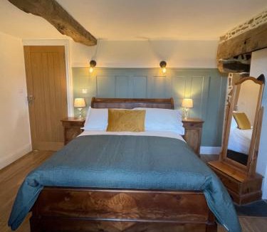 Tinchebray-Bocage Bed & Breakfast | Frenes B&B