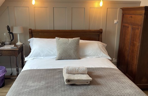 Tinchebray-Bocage Bed & Breakfast | Frenes B & B