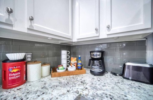 Southside House | ~Fresca Familia Sleeps 8 Heated Pool & Shopping~