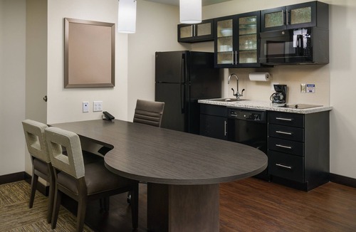 Florida Central Atlantic Coast Hotel | Fresh 2 Queen Kitchen Studio | Outdoor Pool | 1.1 mi to Vineland Outlets