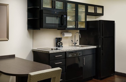 Florida Central Atlantic Coast Hotel | Fresh 2 Queen Kitchen Studio | Outdoor Pool | 1.1 mi to Vineland Outlets