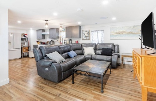 Orange House | Fresh 2BR Duplex Pets Welcome