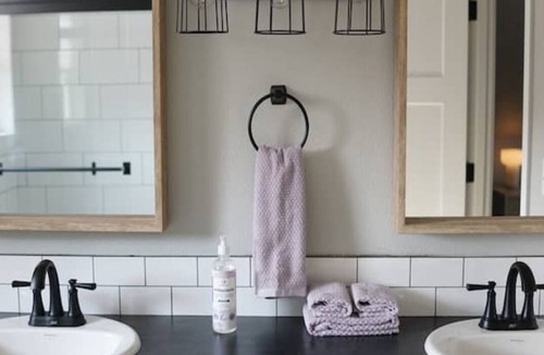 Northwest Everett House | Fresh and Airy 2 bed/2 bath