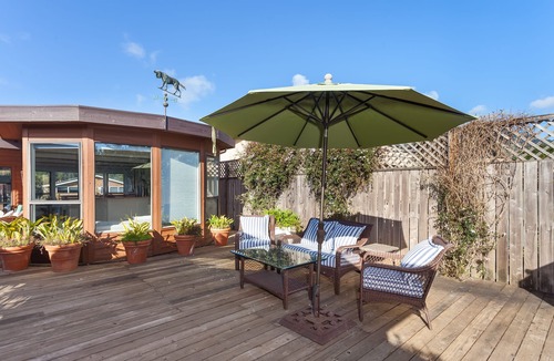 Stinson Beach House | Fresh and Lovely Inner Lagoon Home