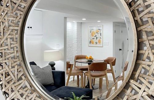 Woodbine - Lumsden Apartment | Fresh and Modern Guest Suite