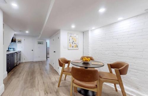 Woodbine - Lumsden Apartment | Fresh and Modern Guest Suite