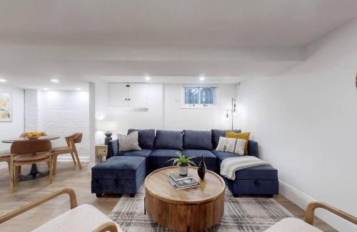Woodbine - Lumsden Apartment | Fresh and Modern Guest Suite