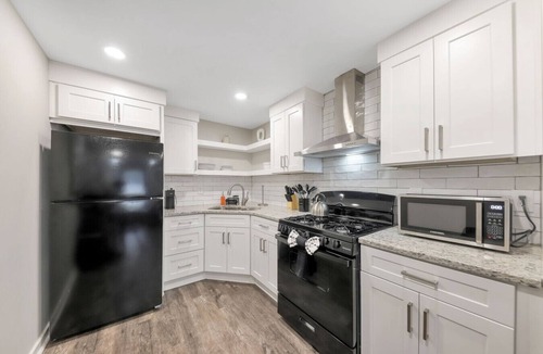 Bremen Apartment | Fresh*Cozy*Practical*Budget Friendly Apt (241B)