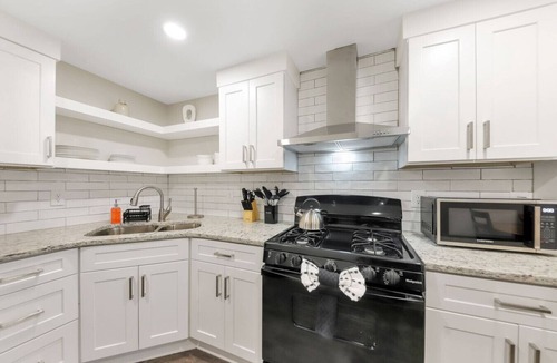 Bremen Apartment | Fresh*Cozy*Practical*Budget Friendly Apt (241B)