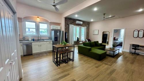 Cape Girardeau Apartment | Fresh & Cozy Retreat w King Bed By KeenStays