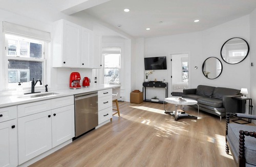 Stamford Apartment | Fresh Modern 3BR/2BA Escape #5, Harbor Point – Walk to Train, Cafes, Restaurants, City + Shore