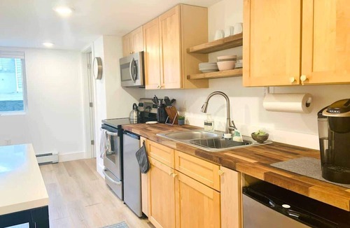 Kittery Apartment | Fresh + Modern Garden Level Kittery Studio