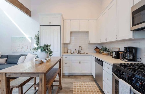 Mission Hills Apartment | Fresh & Modern Living | Central Location w/Patio