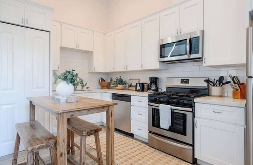 Mission Hills Apartment | Fresh & Modern Living | Central Location w/Patio