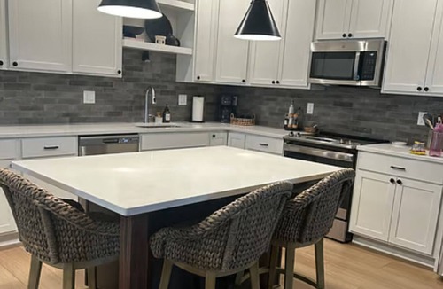 Ankeny House | Fresh, Modern & Luxurious Townhouse in Ankeny