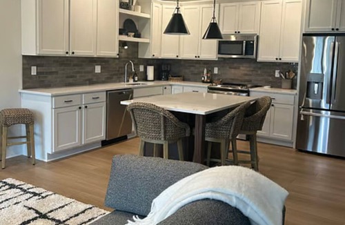 Ankeny House | Fresh, Modern & Luxurious Townhouse in Ankeny