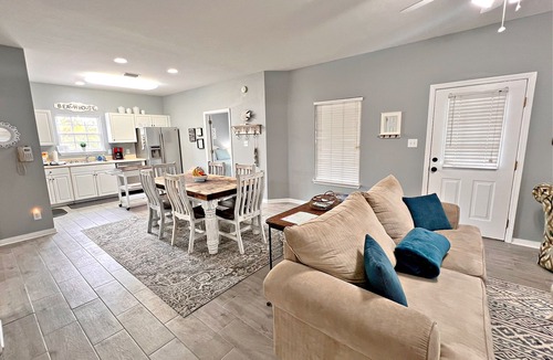 Fort Morgan House | 🏖️ FRESH REMODEL! Come & Enjoy🌊 🎣 The fish are biting🎣