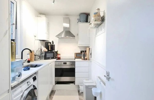 Anerley Apartment | Fresh & Sparkling Clean, free parking.nn