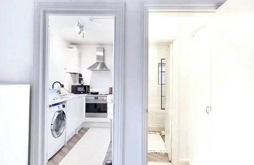 Anerley Apartment | Fresh & Sparkling Clean, free parking.nn