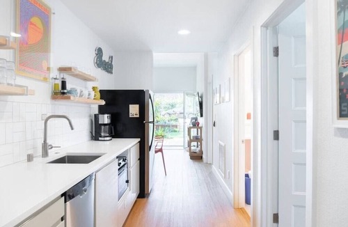 Encinitas Apartment | Fresh & Walkable Bright Beach Bungalow