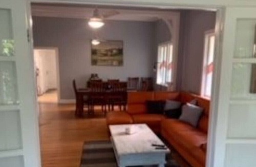 North Ward House | Fresheyre Charming Queenslander self check in