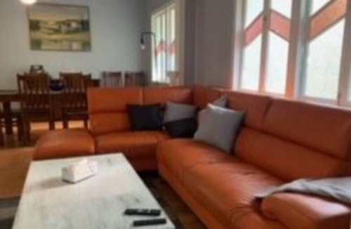 North Ward House | Fresheyre Charming Queenslander self check in