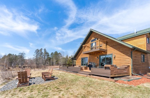 Two Harbors House | Freshly Remodeled Cabin w/stunning Lake Views