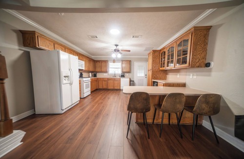 Port Neches House | Freshly remodeled home in Port Neches: 3-bedroom, 2-bath, 2-car garage