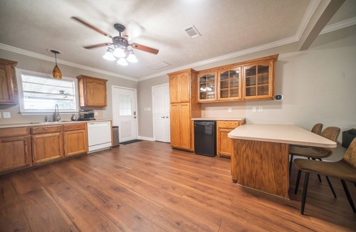 Port Neches House | Freshly remodeled home in Port Neches: 3-bedroom, 2-bath, 2-car garage