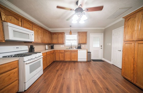 Port Neches House | Freshly remodeled home in Port Neches: 3-bedroom, 2-bath, 2-car garage